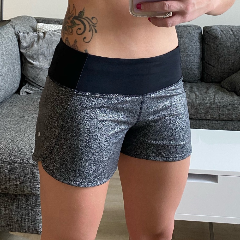 LuLulemon Speed Up Short 2.5” Metallic, size 6